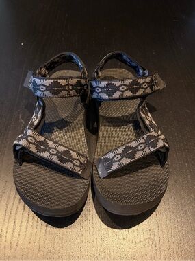Teva unisex Black and Gray Patterned Adjustable Strap Sandals size 7